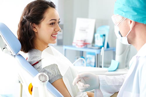 patient-talking-to-dentist